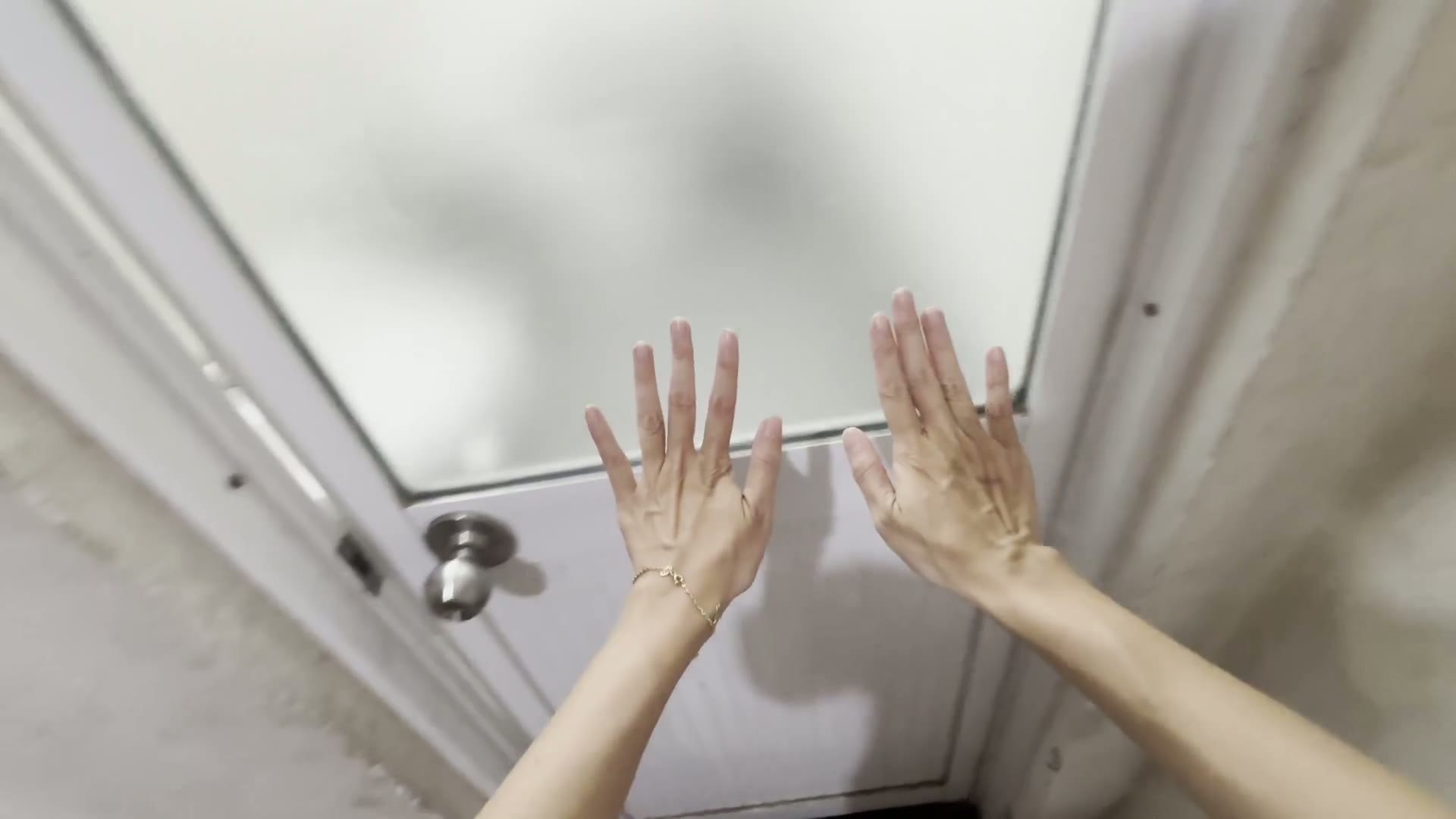 Still from a Open - close the door recording — Open/close the door
