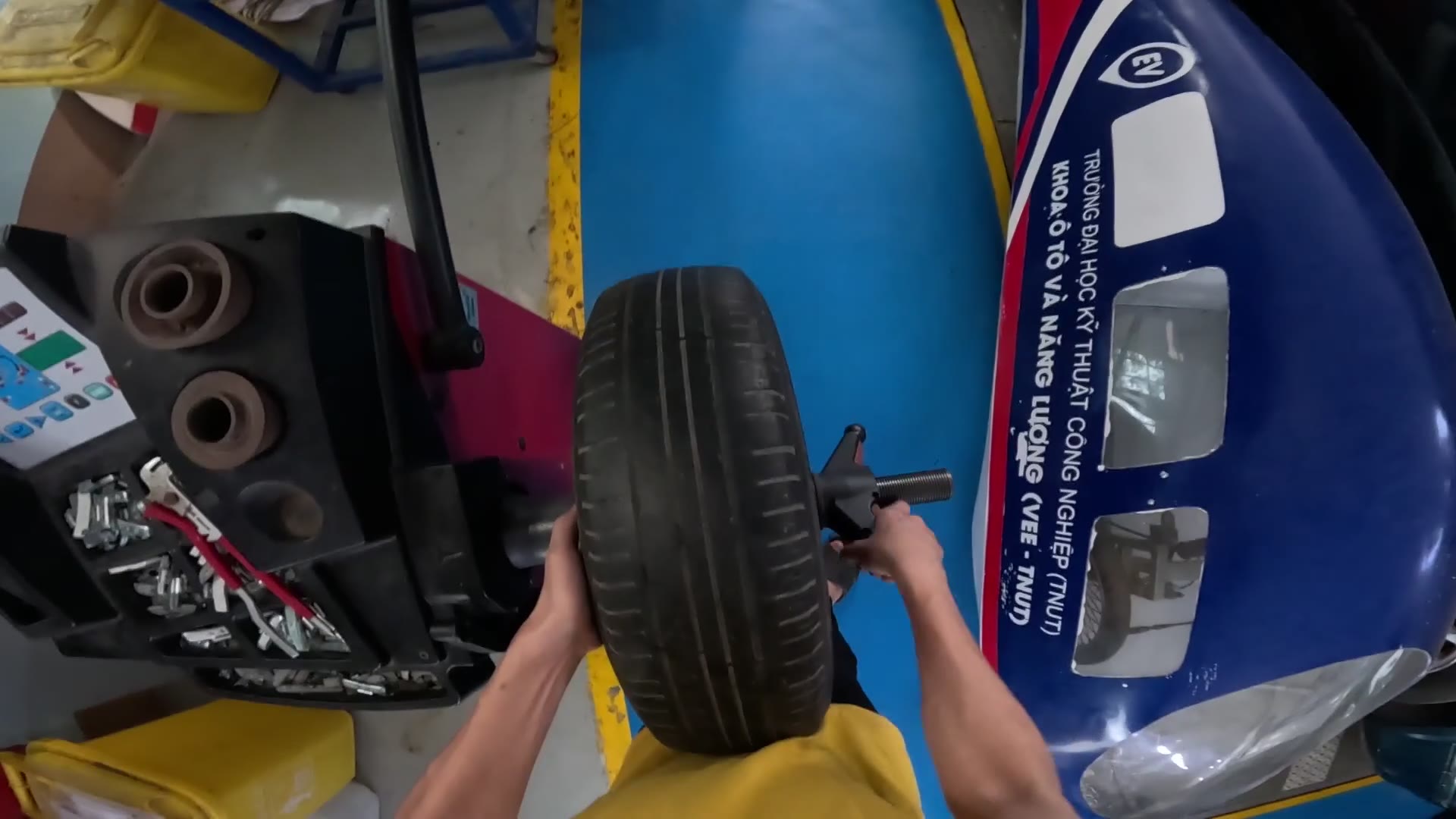 Still from a Tire dynamic balancing recording — Tire dynamic balancing